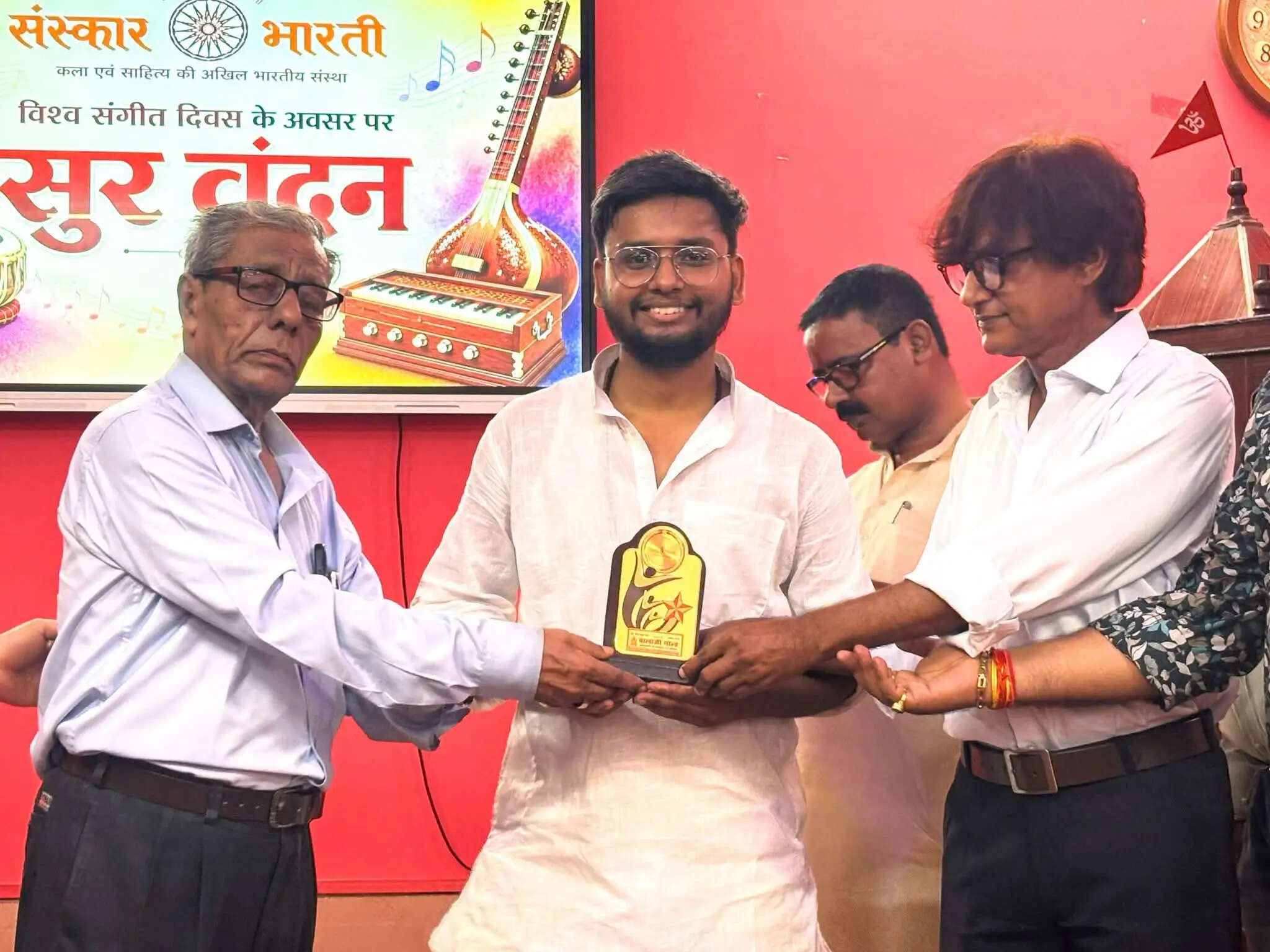 संस्कार भारती द्वारा सुर वंदन कार्यक्रम का हुआ आयोजन, कला साधकों ने दी प्रस्तुति