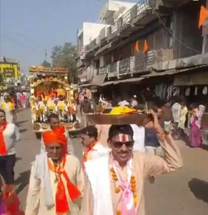 झाबुआ: महामंडलेश्वरों के सानिध्य में हर्षोल्लास पूर्वक मनाई गई जगद्गुरु स्वामी रामानन्दाचार्य की 726 वीं जन्म जयंती