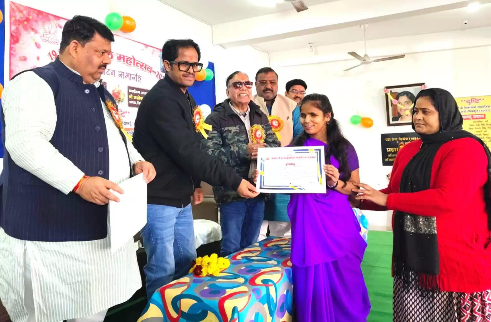 चित्रकूट में हो रहा दृष्टिबाधित छात्र-छात्राओं के ज्ञान- कौशल का विकास : डीएम