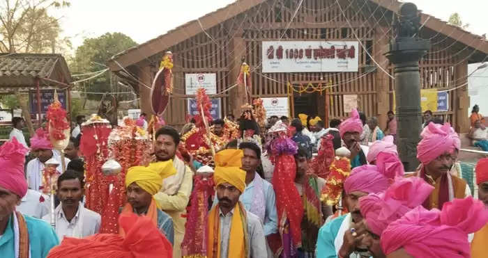 दंतेवाड़ा : फागुन मड़ई की तृतीय पालकी निकली हुआ खोर खुंदनी पूजा विधान