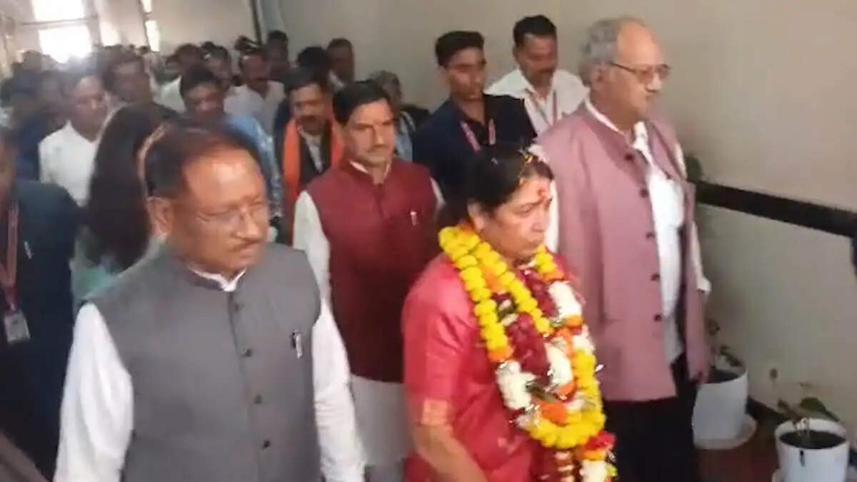 छत्तीसगढ़&nbsp;में&nbsp;राज्यसभा के लिए भाजपा प्रत्याशी लक्ष्मी वर्मा ने दाखिल किया नामांकन, मुख्यमंत्री &nbsp;साय बने प्रस्तावक