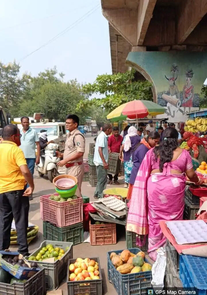 रायपुर में पचपेड़ी नाका और एमएमआई अंडरब्रिज से हटा अतिक्रमण, बसों के लिए स्टॉपेज बे खाली