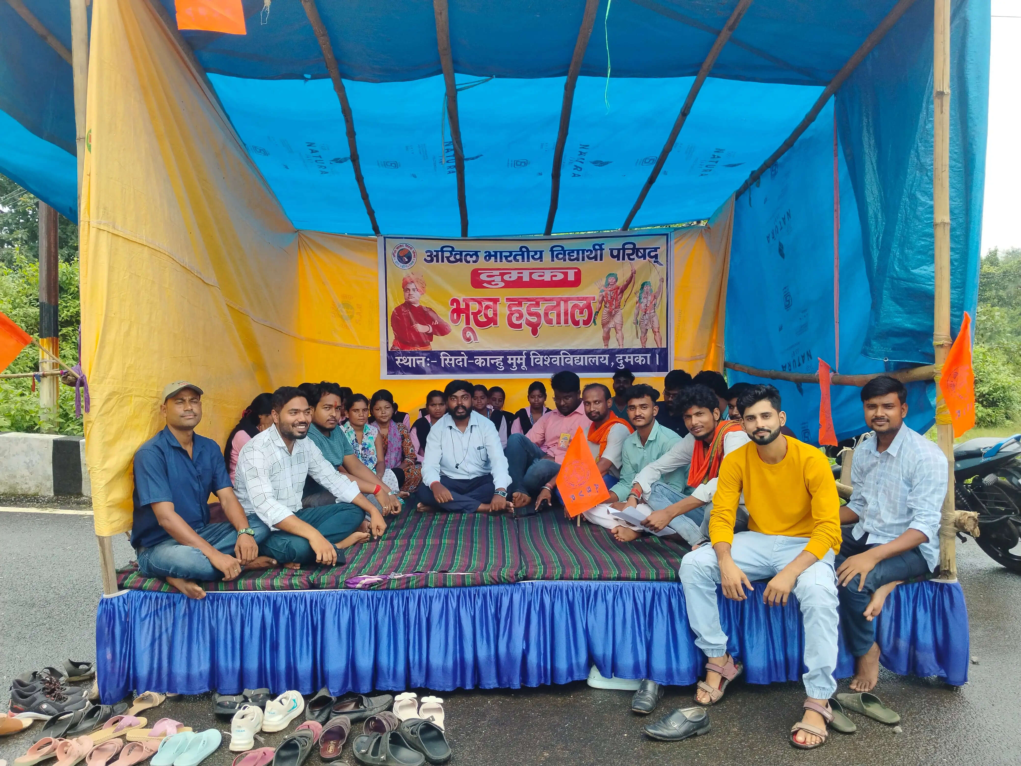 मांगों को लेकर एसकेएमयू प्रशासन के खिलाफ अभाविप का भूख हड़ताल शुरू