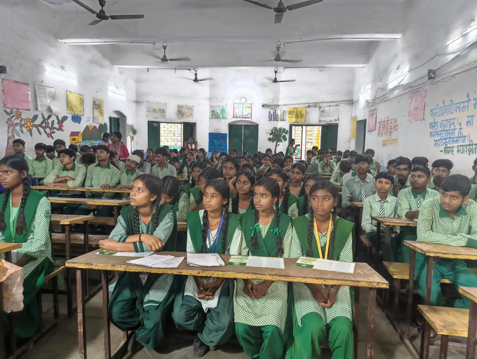 सुरक्षित बचपन अभियान के तहत स्कूली बच्चों को दी गई कानूनी जानकारी