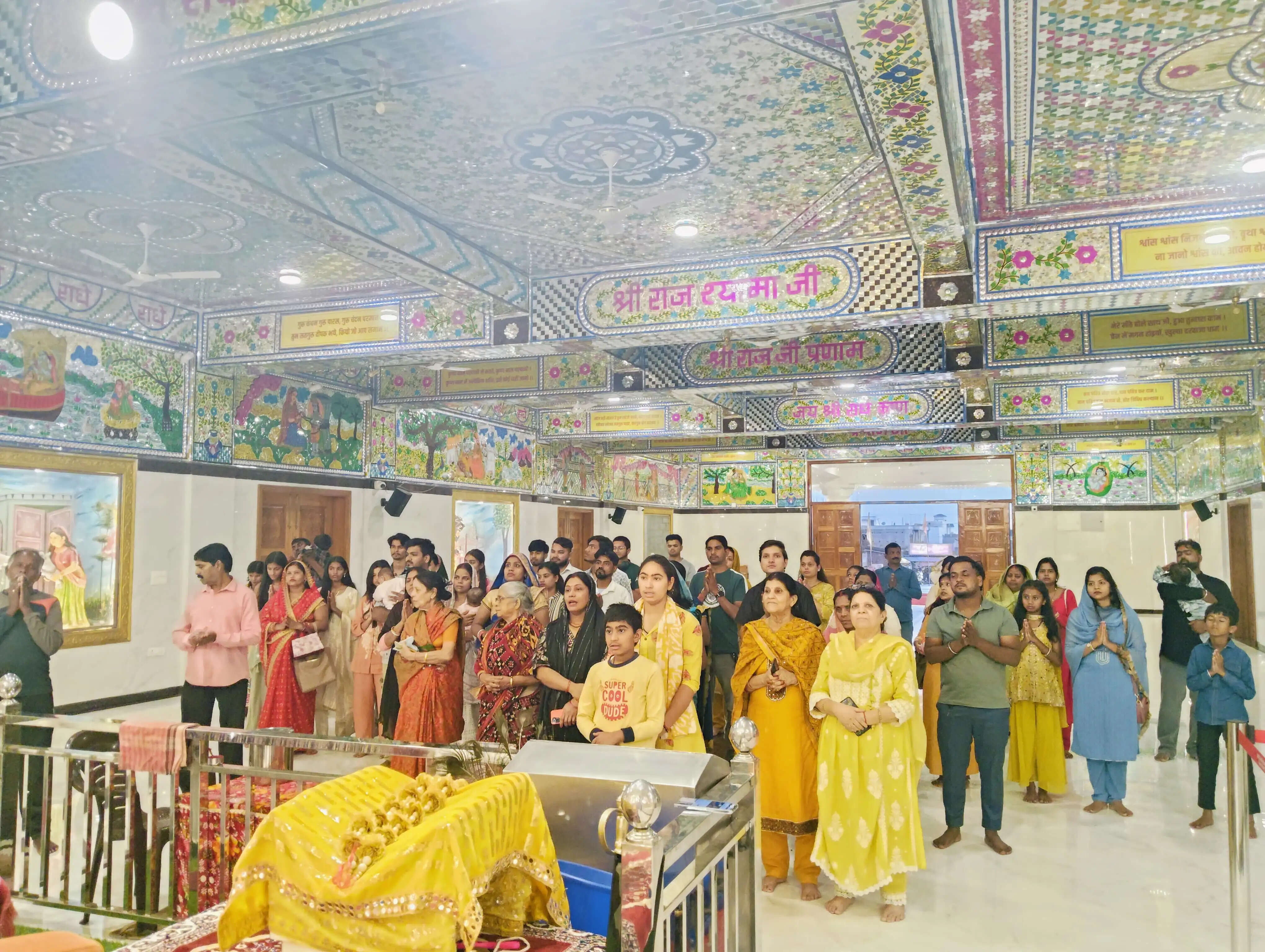 श्री राधा कृष्ण प्रणामी मंदिर में भक्ति भाव से मनी हनुमान जयंती