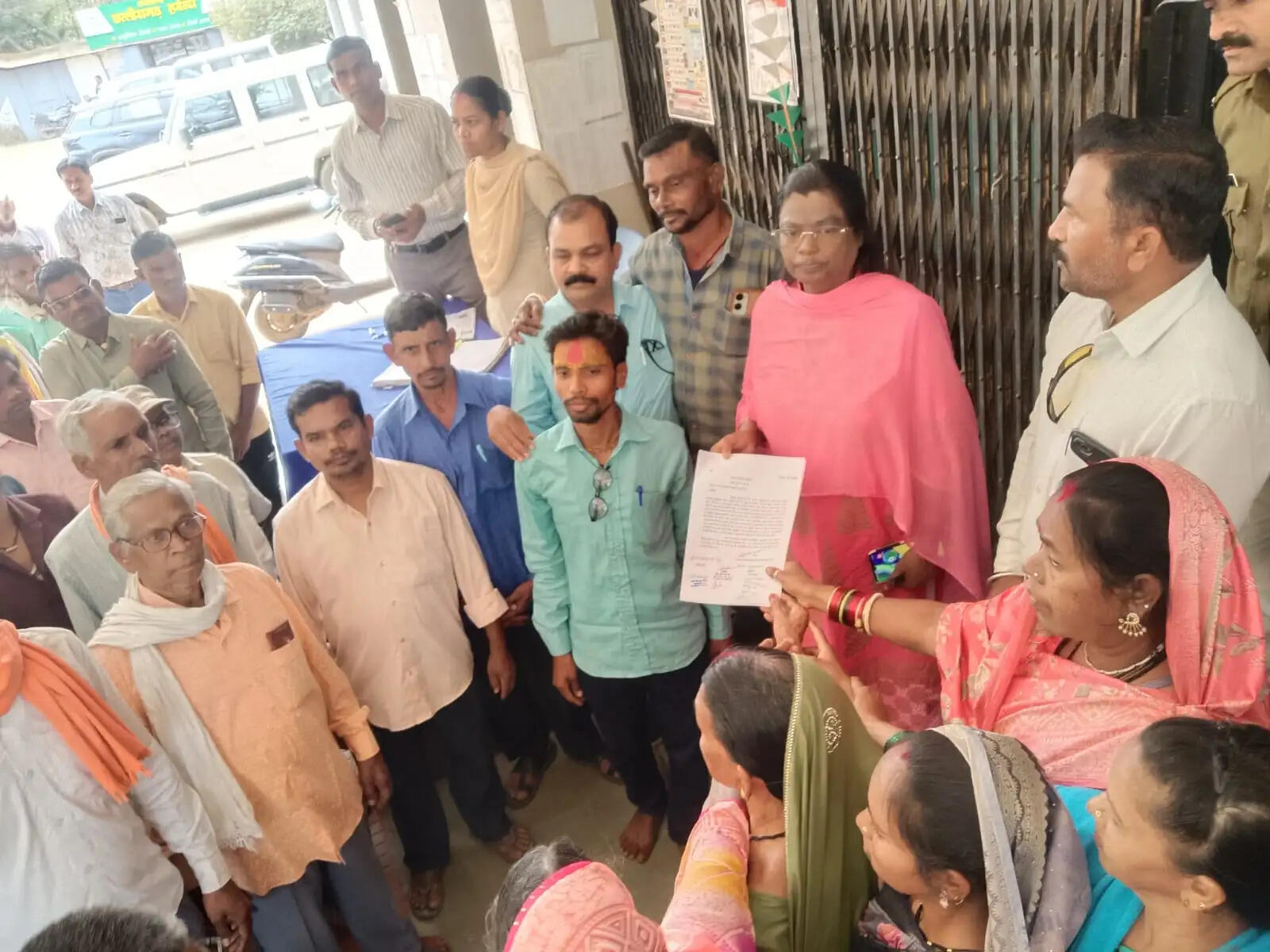 नालंदा ग्रंथालय के लिए वैकल्पिक भूमि की मांग, कलेक्ट्रेट पहुंचे वार्डवासी