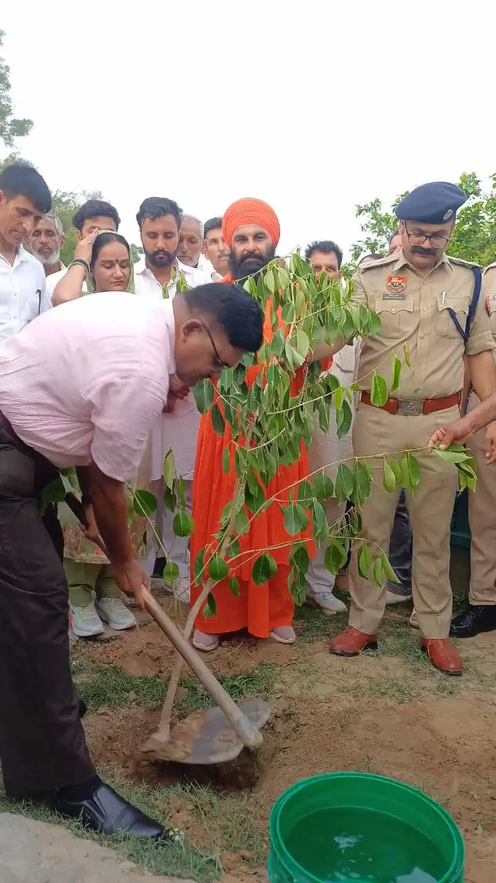 एडीजीपी हिसार रेंज ने सिरसा जिले के 5 गांवो की पंचायतों को ड्रग मुक्त गांव के सम्मान से नवाजा