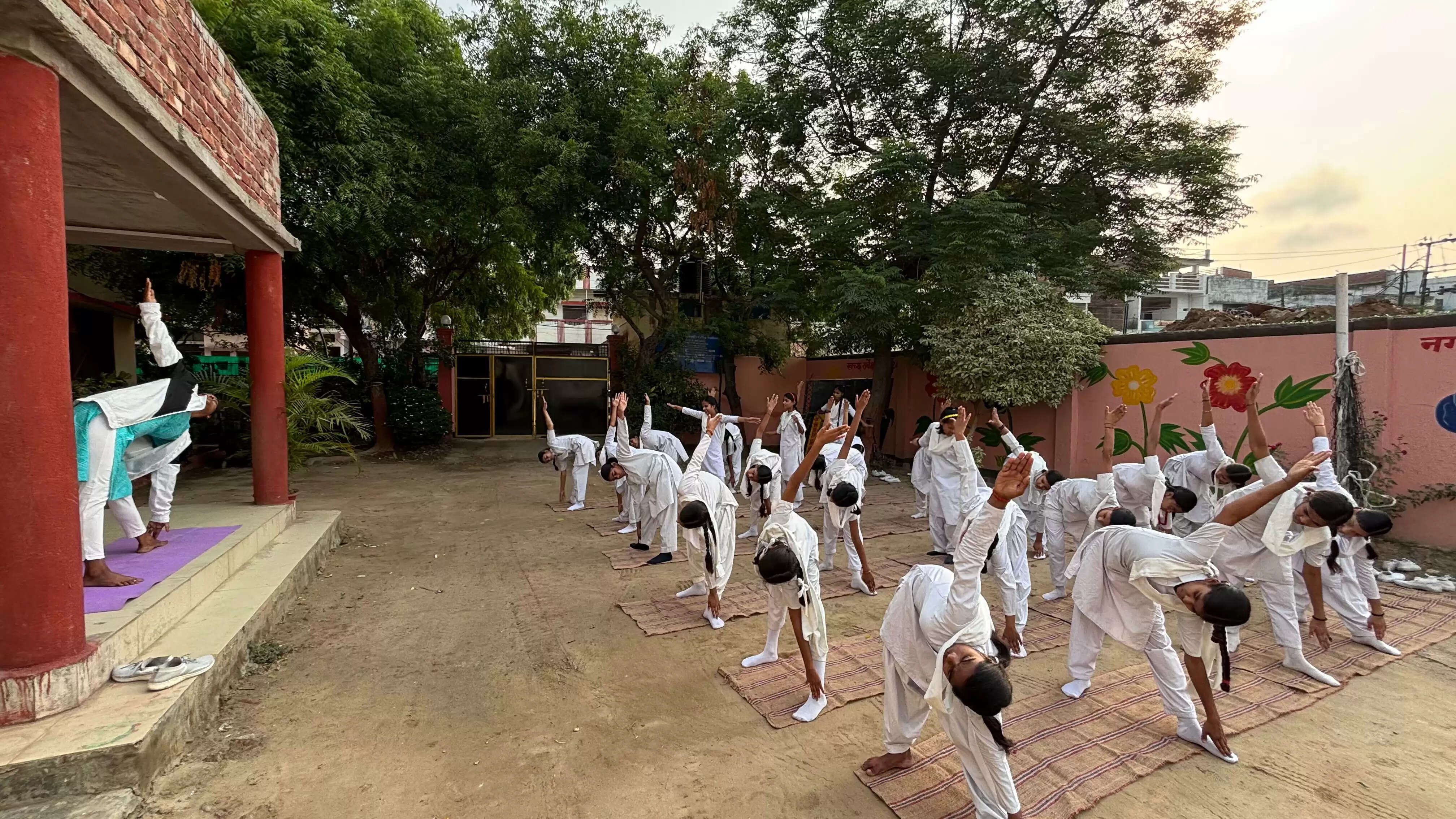 बालिकाओं को सशक्त बना रही योग करने की पहल : प्रो पूनम टंडन