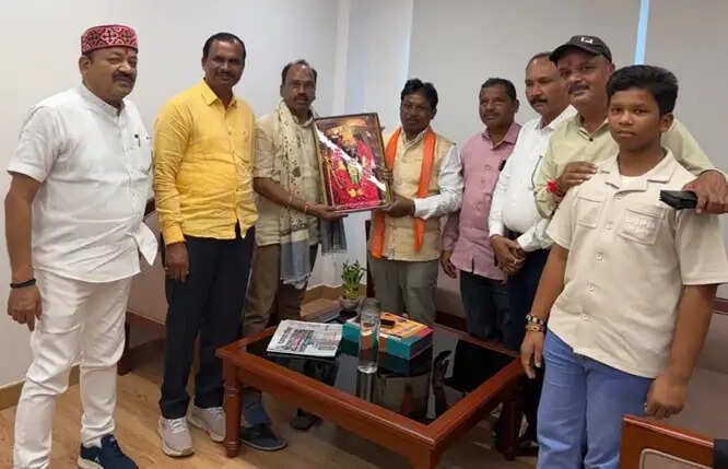 भाजपा अनुसूचित जनजाति मोर्चा के नवनियुक्त राष्ट्रीय अध्यक्ष काे बस्तर सांसद ने दी बधाई