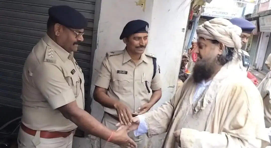 रिमझिम बारिश के बीच मनी ईद, नाथनगर में अदा हुई ईद की नमाज़