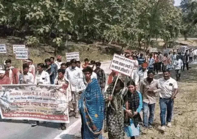 मप्रः कोसमी में मकान-खेत उजड़ने पर भड़का आक्रोश, 5,000 आदिवासियों का भोपाल कूच