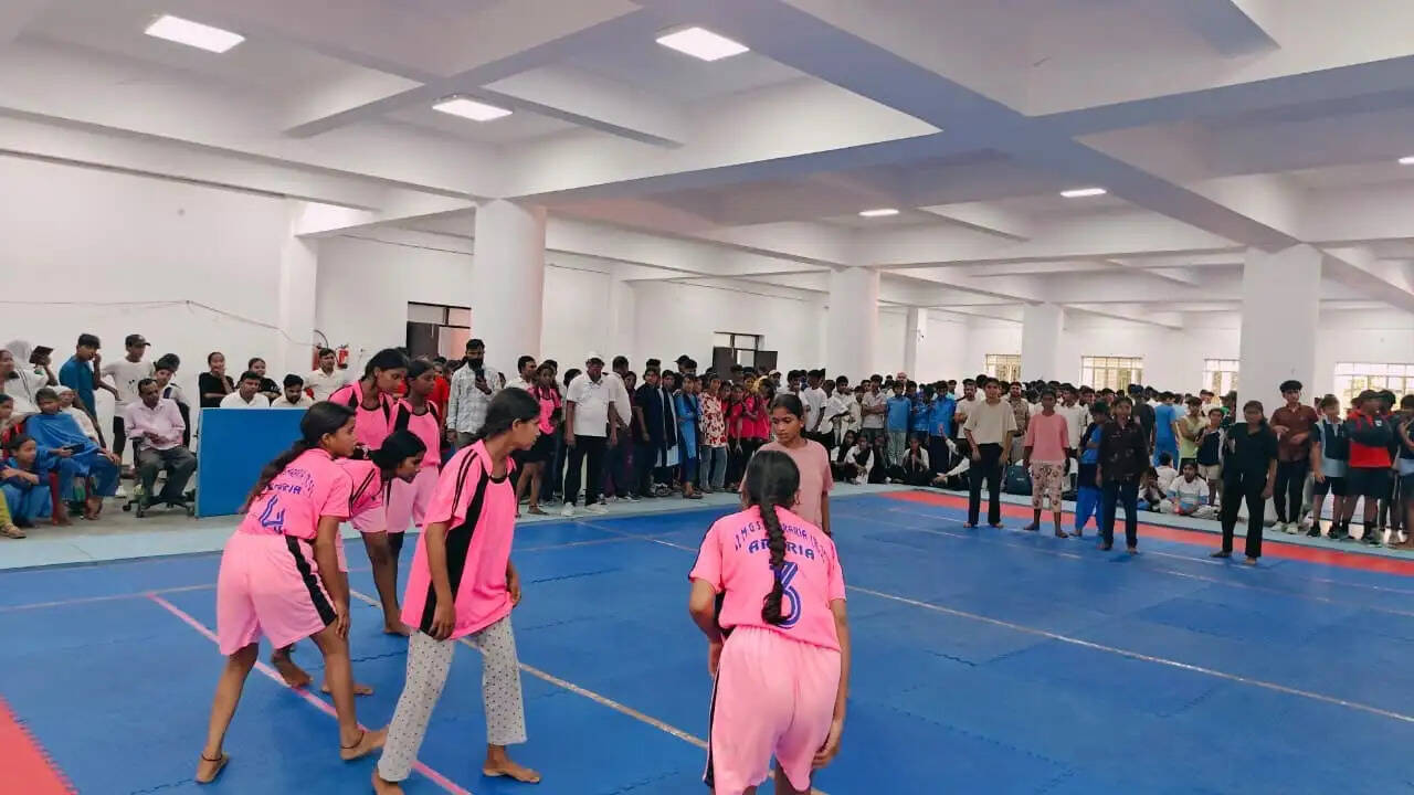 जिला स्तरीय विद्यालय खेल प्रतियोगिता के दूसरे दिन खिलाड़ियों ने दिखाया दमखम