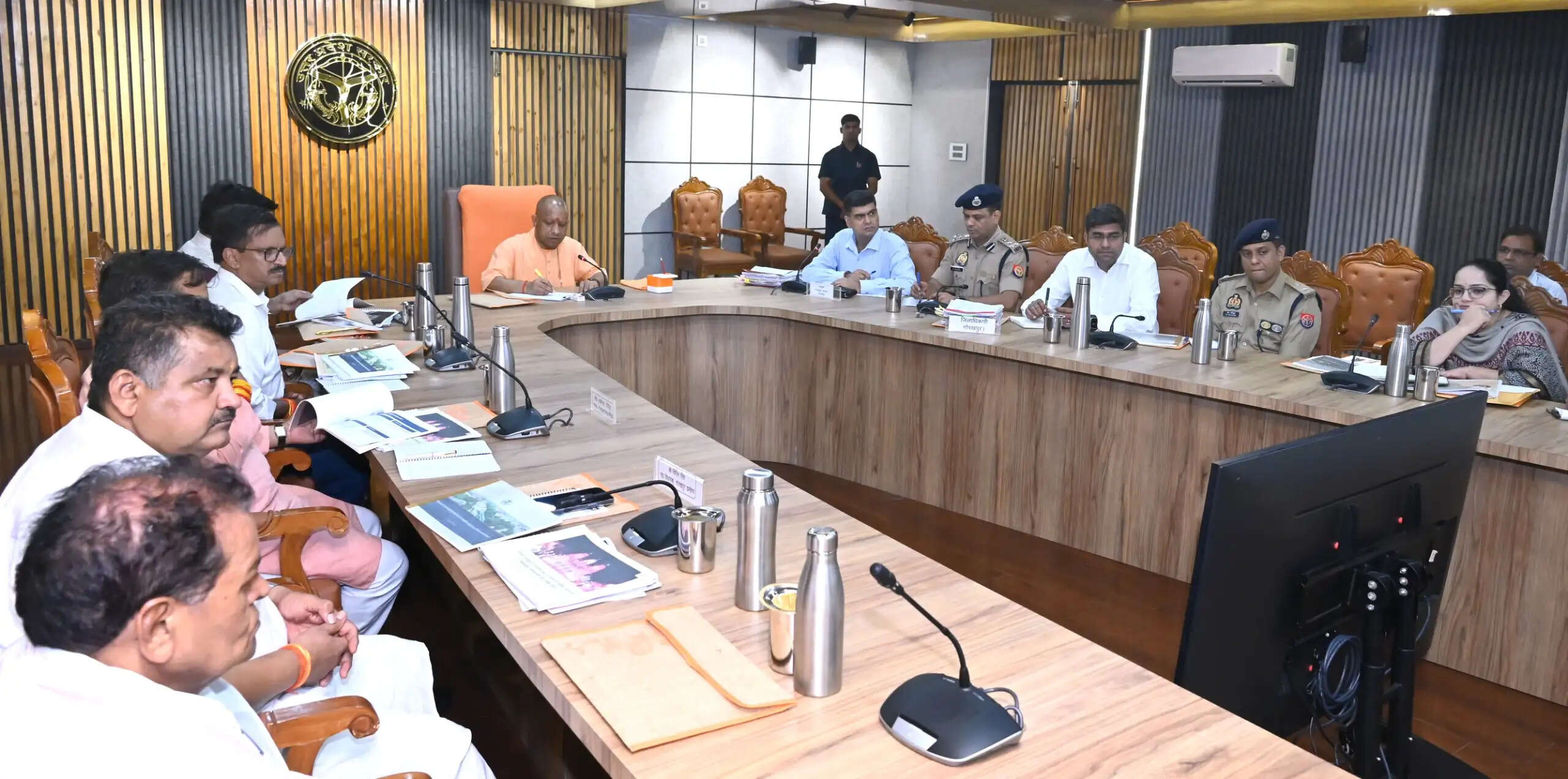 जलभराव किसी भी कीमत पर बर्दाश्त नहीं, लापरवाही पर होगी कड़ी कार्रवाई : मुख्यमंत्री योगी