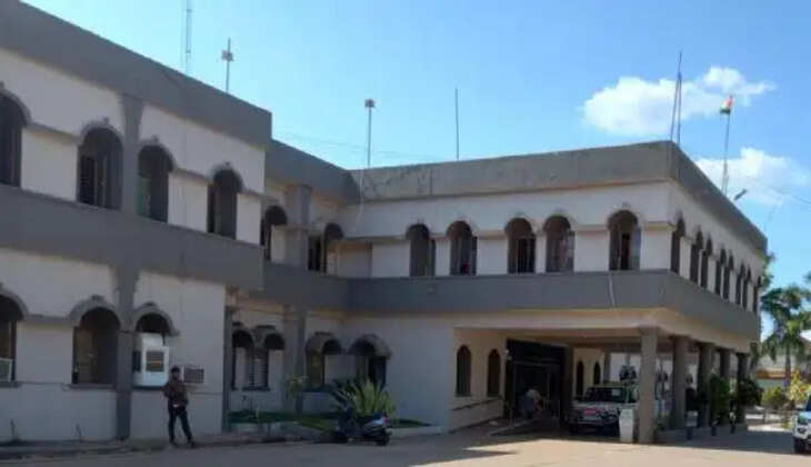 छग विस चुनाव : मतगणना कार्य के टेब्यूलेशन करने लगी व्याख्याताओं की ड्यूटी