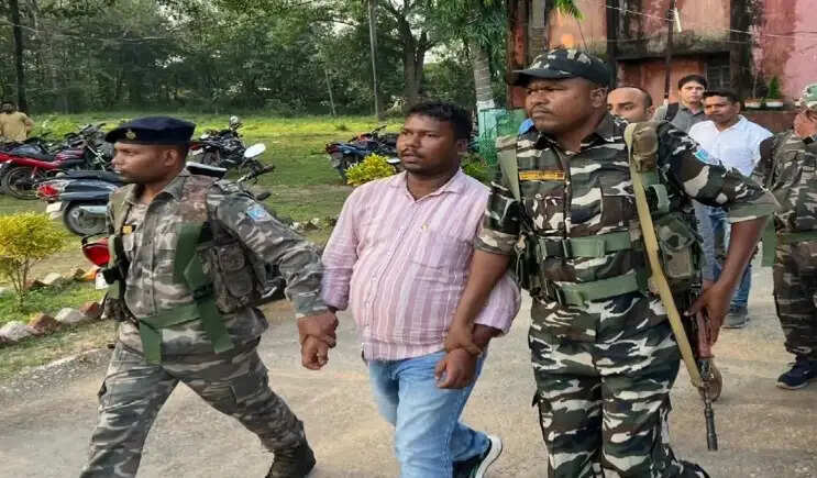 सिल्ली अंचल का अमीन 50 हजार रिश्वत लेते गिरफ्तार