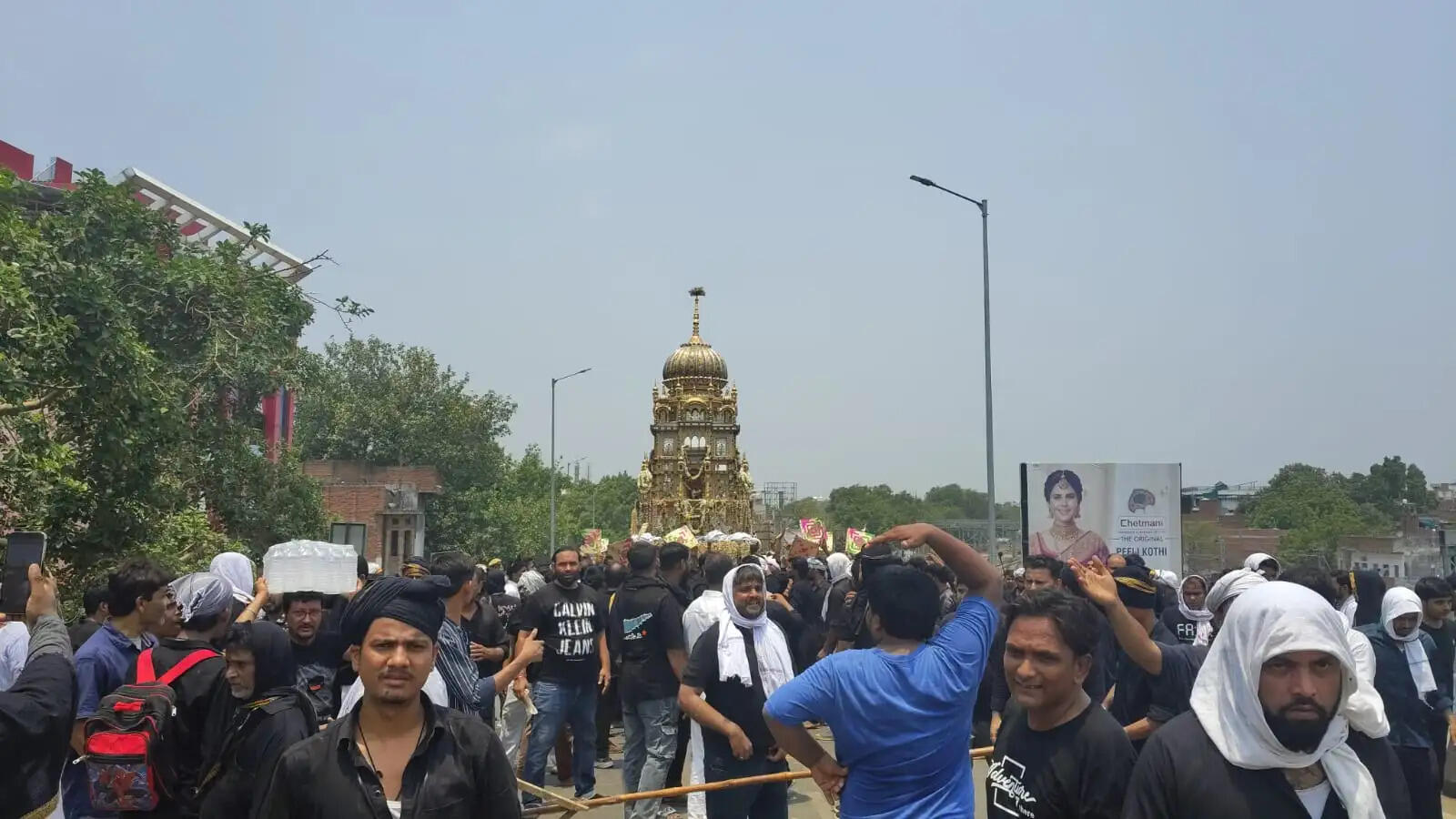 यौमे आशूरा पर शहीदाने कर्बला की याद में काशी में निकला ताजियों का जुलूस, फन-ए-सिपहगरी का प्रदर्शन