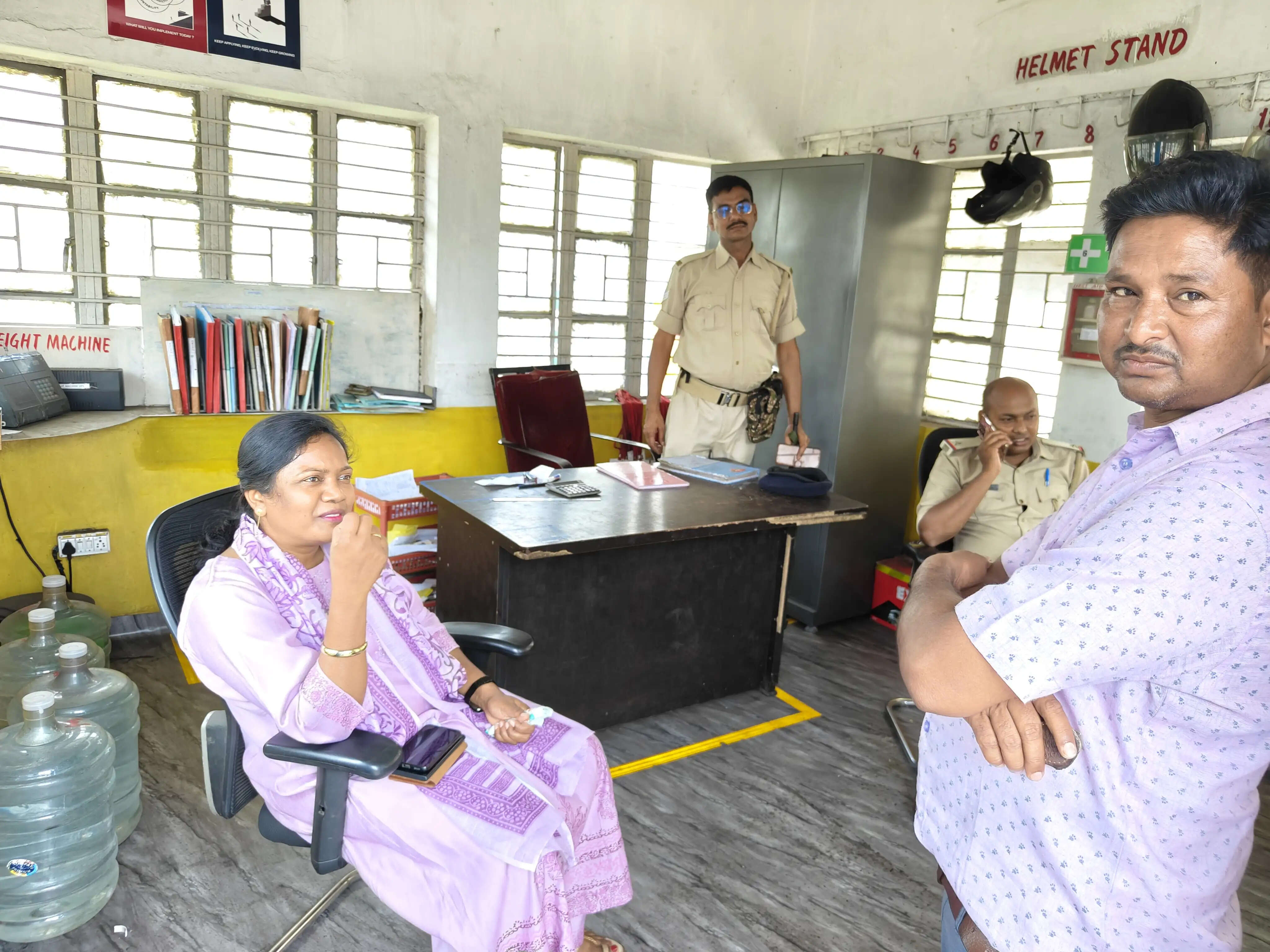 मुआवजे का मिला आश्वासन, 24 घंटे के बाद समाप्त हुआ सड़क जाम