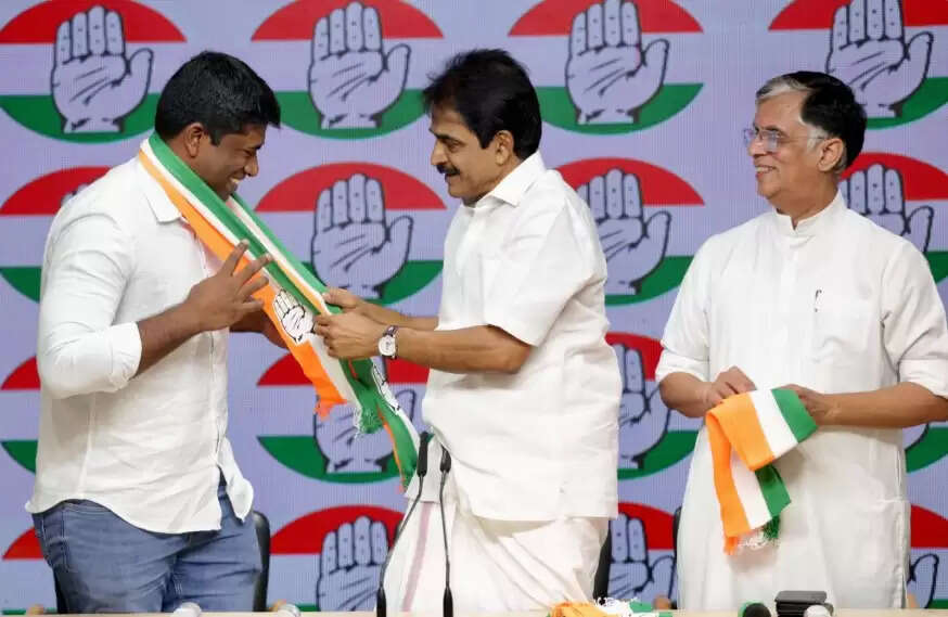 पूर्व आईएएस अधिकारी कन्नन गोपीनाथन कांग्रेस में हुए शामिल,केसी वेणुगोपाल ने दिलाई सदस्यता