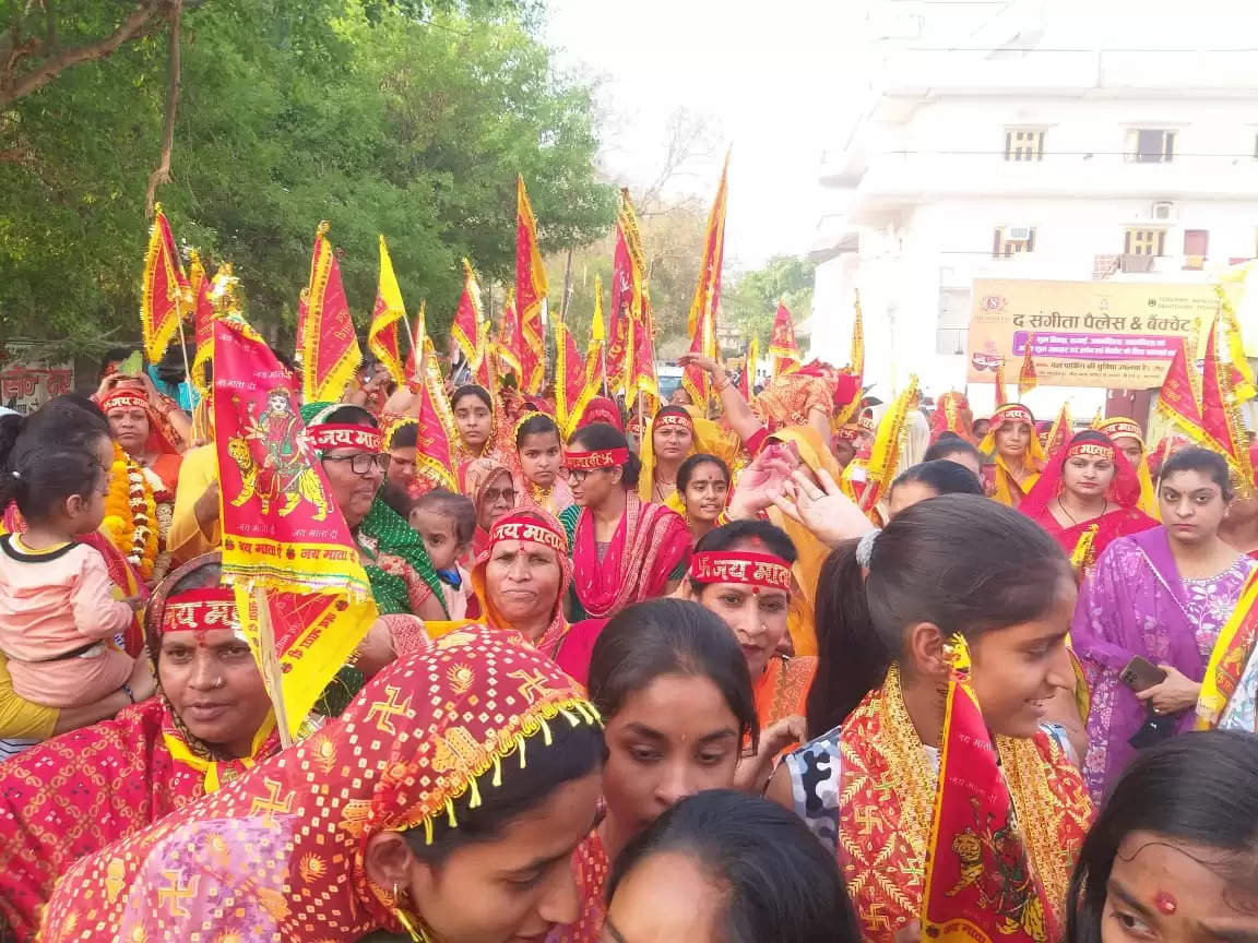 वाराणसी: कलश यात्रा के साथ देवी भागवत कथा एवं शतचंडी महायज्ञ शुरू