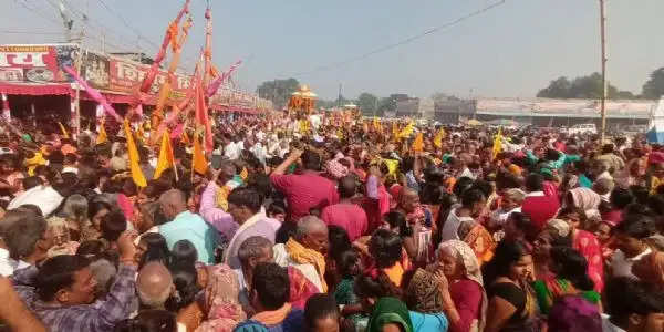 सिमरिया कुंभ : अंतिम शाही स्नान में उमड़ा देश भर के साधु-संत और श्रद्धालुओं का सैलाब