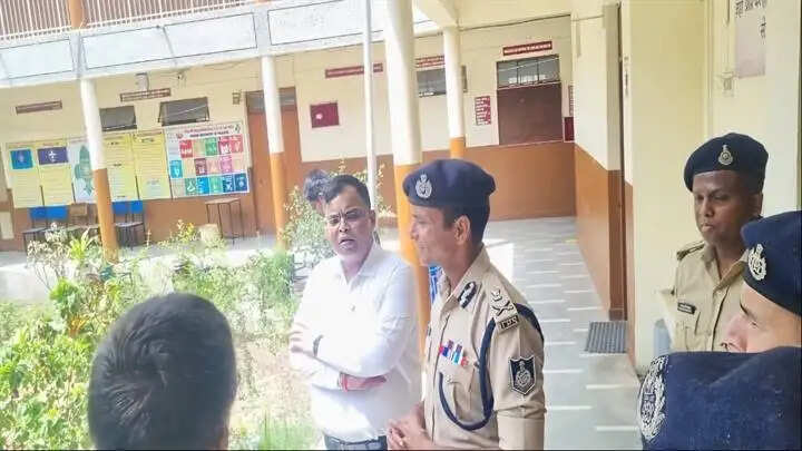 इंदौरः नीट यूजी 2026 की परीक्षा की तैयारियां अंतिम दौर में, पुलिस कमिश्नर ने लिया व्यवस्थाओं का जायजा