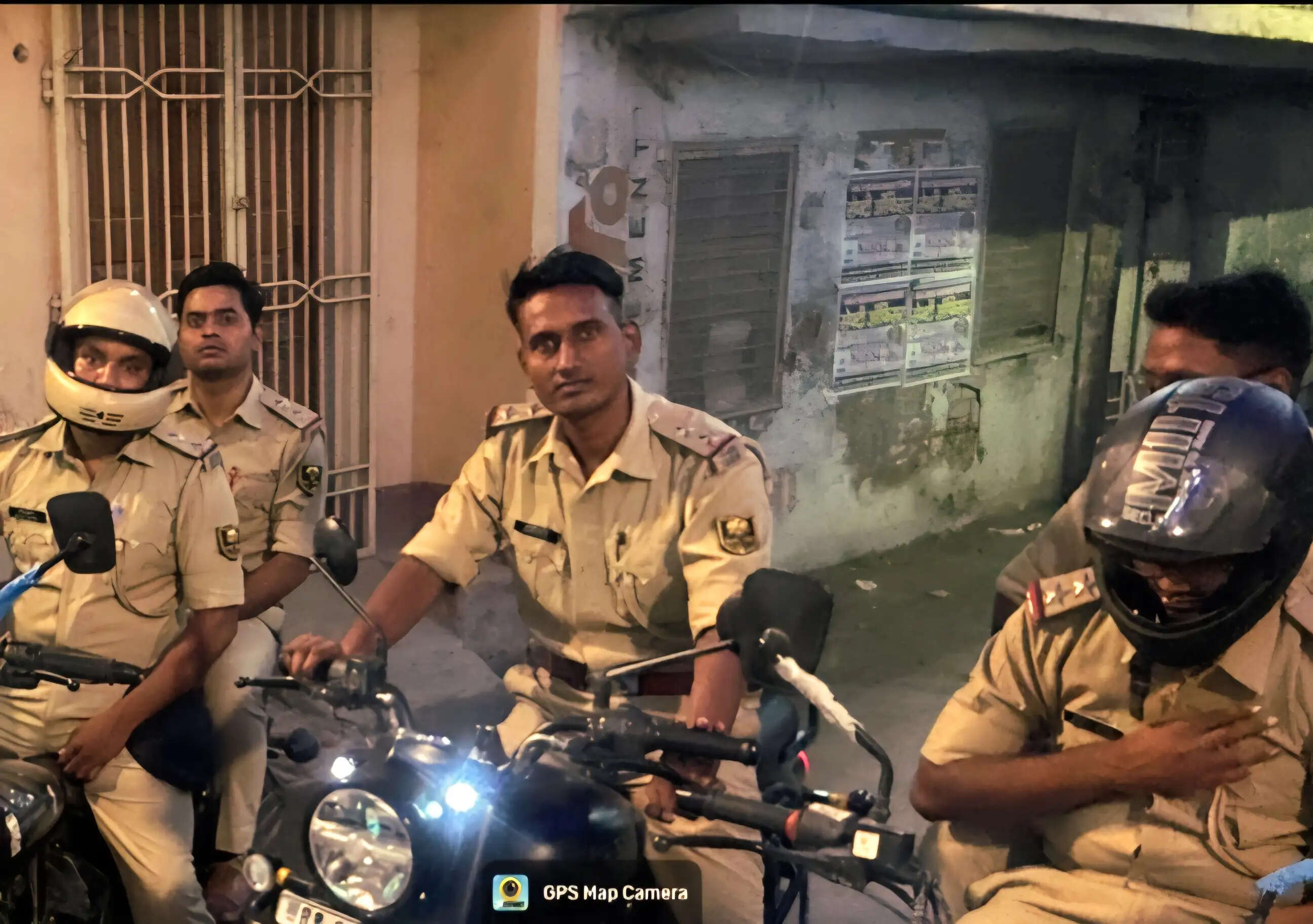 सारण में दुर्गा पूजा पर सुरक्षा कड़ी, पुलिस दीदी और बाइक गश्ती दल ने संभाली कमान