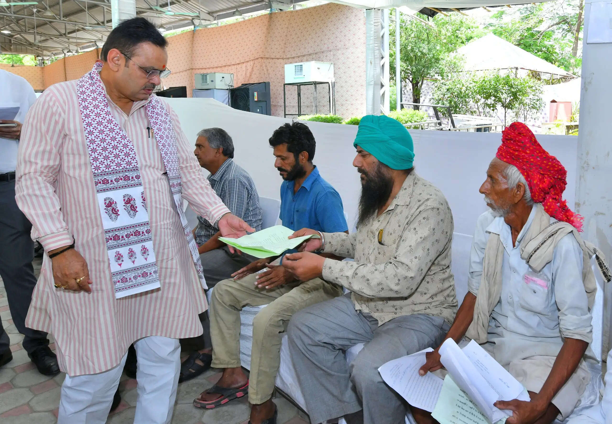 मुख्यमंत्री ने की जनसुनवाई&nbsp;: लोगों की समस्याओं का हुआ हाथोंहाथ समाधान
