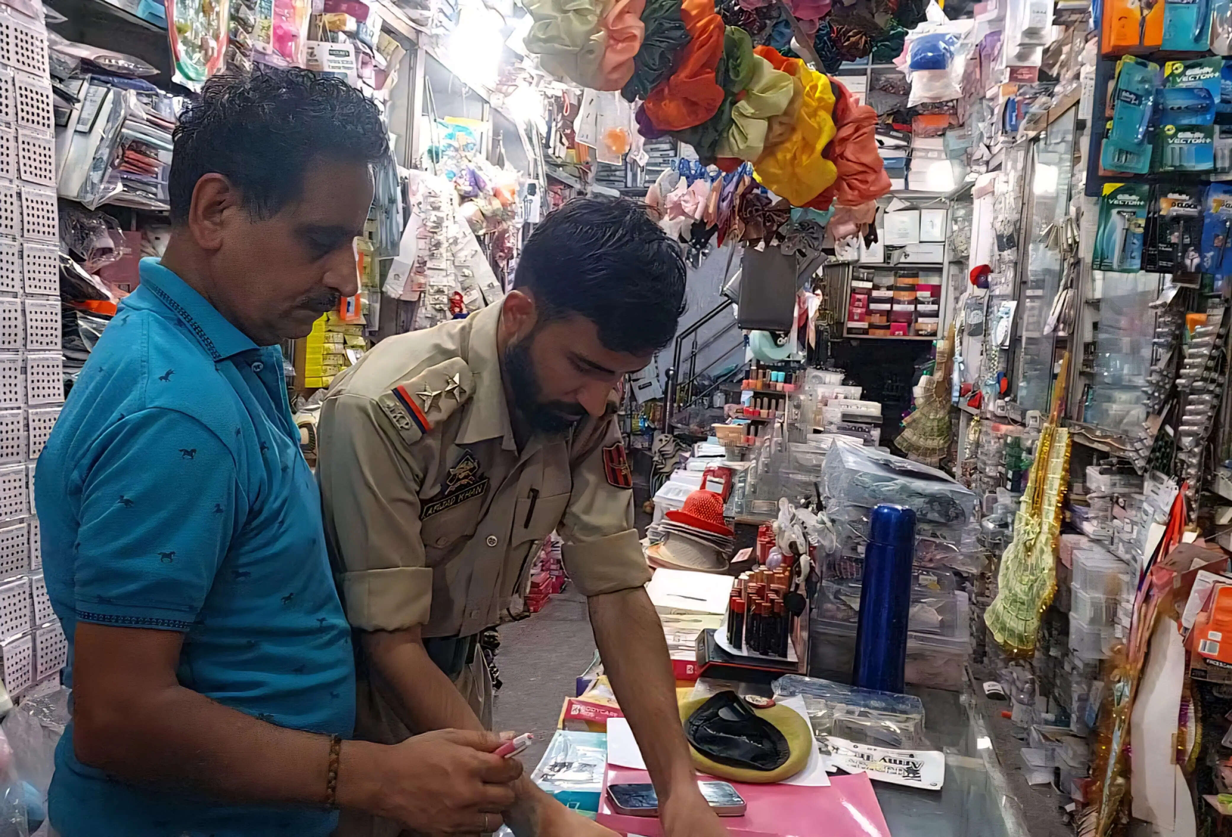 कठुआ में पुलिस को खुली चुनौती-थाना पास, सीसीटीवी चालू, फिर भी दुकान से लाखों की चोरी