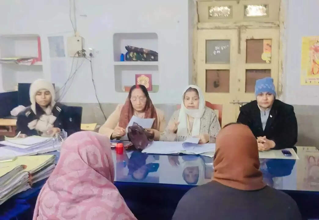 मीरजापुर पुलिस का प्रोजेक्ट मिलन बना रिश्तों का सेतु, काउंसिलिंग से 12 बिछड़े दंपत्ति फिर जुड़े