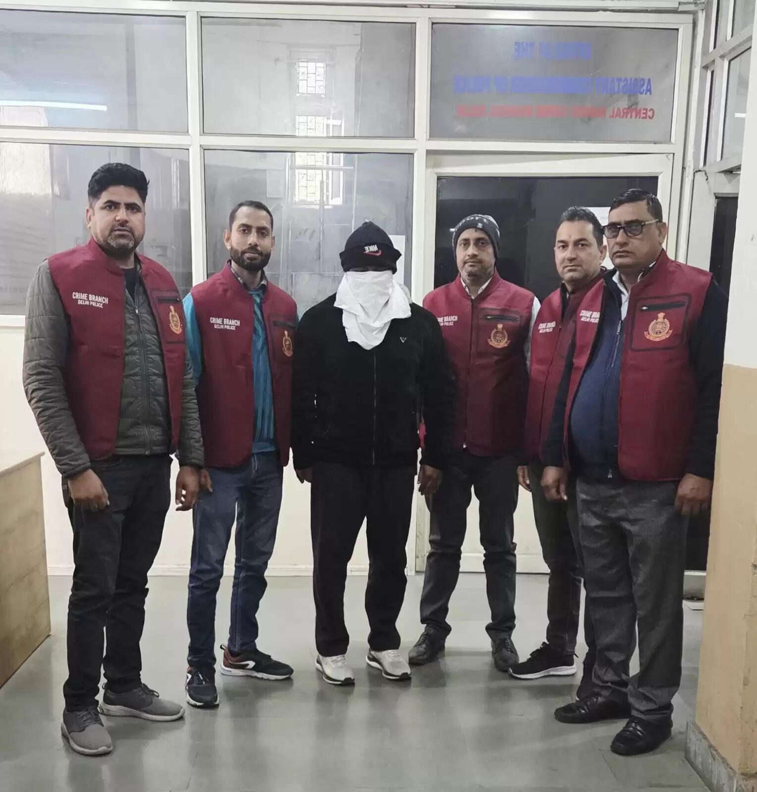 फर्जी इनकम टैक्स रेड के जरिए 1 किलो सोने की चोरी करने वाला वांछित आरोपित गिरफ्तार, 130 ग्राम सोना बरामद