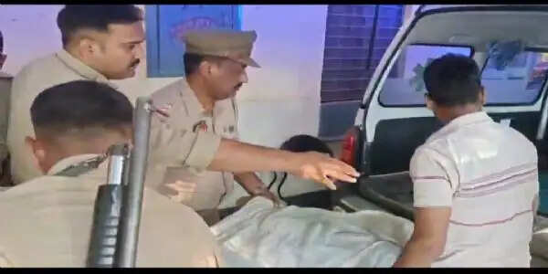 बुलंदशहर में तेज़ रफ़्तार कार ने बाइक सवारों को रौंदा, पुजारी समेत दो की मौत