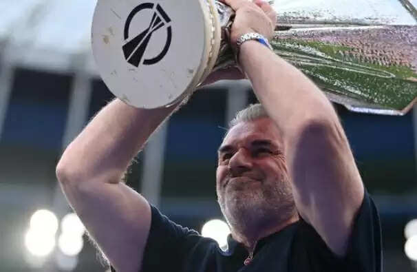 यूरोपा लीग खिताब जीतने के कुछ ही दिनों बाद टोटनहम ने कोच पोस्टेकोग्लू को किया बर्खास्त