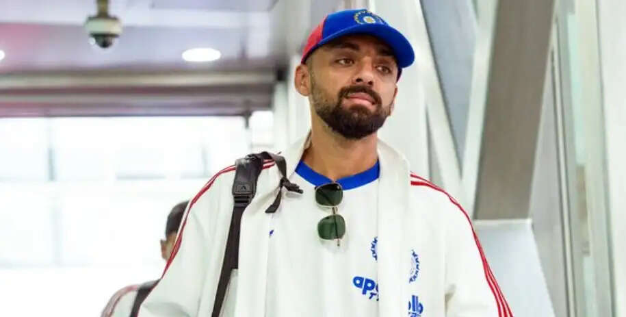 सैंटनर ने किया चक्रवर्ती का बचाव, कहा- एक मैच में ही खेल बदल सकते हैं वरुण