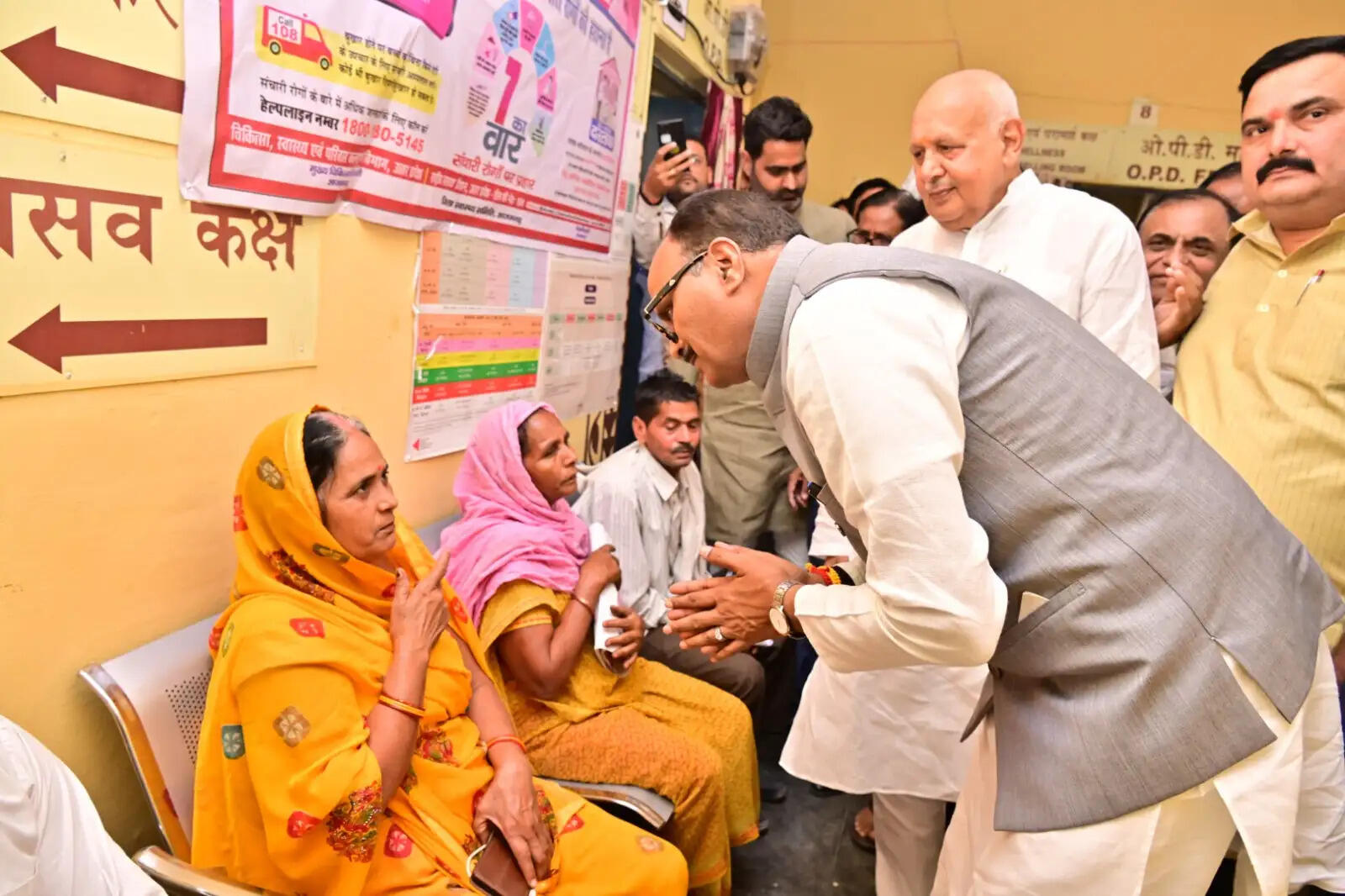 उप मुख्यमंत्री पाठक विजय बहादुर पाठक के आवास पहुंच कर पिता के निधन पर जताया दुख, अर्पित की श्रद्धांजलि