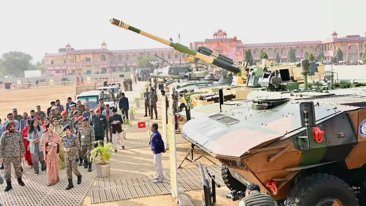 भवानी निकेतन में सैन्य शक्ति का भव्य प्रदर्शन