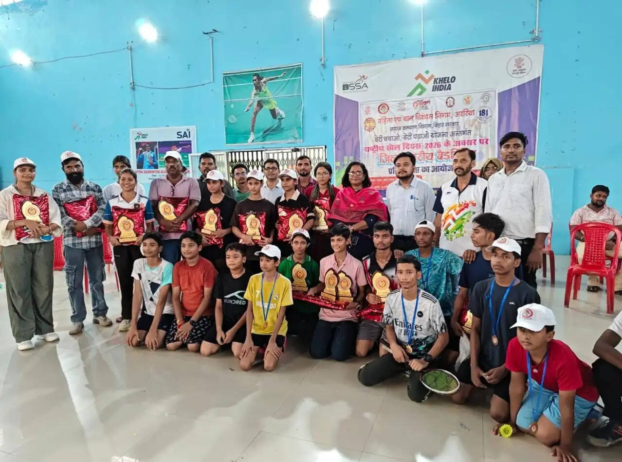 राष्ट्रीय खेल दिवस पर प्रतिभाओं का सम्मान, बैडमिंटन व थाँगता प्रतियोगिता का हुआ आयोजन