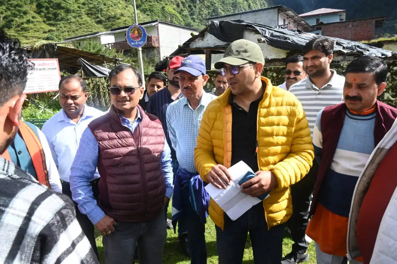 यमुनोत्री पैदल मार्ग व क्षतिग्रस्त हुई रेलिंग को तत्काल करें निर्मित