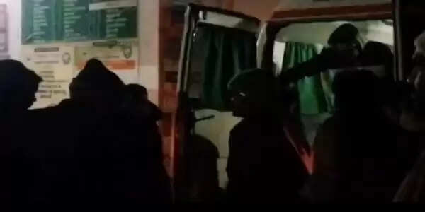 जयप्रभा सेतु पर भीषण सड़क हादसा चार लोगों की स्थिति नाजुक