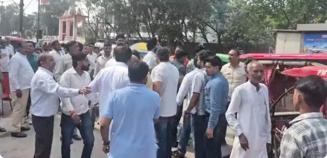 कांग्रेस की ‘वोट बचाओ-देश बचाओ’ यात्रा की शुरुआत में समर्थक भिड़े