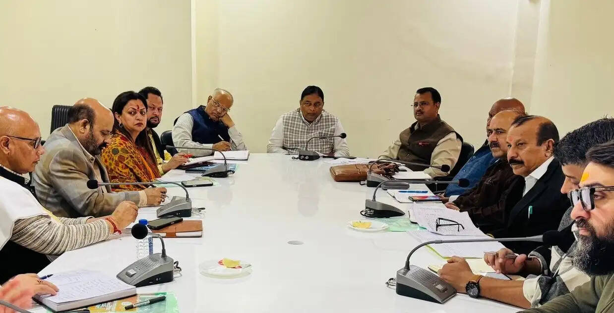 जम्मू-कश्मीर में भाजपा के संगठनात्मक ढांचे की समीक्षा, सत शर्मा ने जमीनी स्तर पर सशक्तिकरण का आह्वान किया