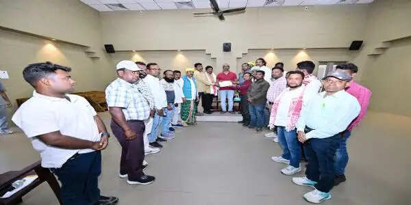 सीएम हेमंत सोरेन को मरांग बुरु महासम्मेलन के लिए निमंत्रण, आदिवासी संस्कृति संरक्षण पर जोर