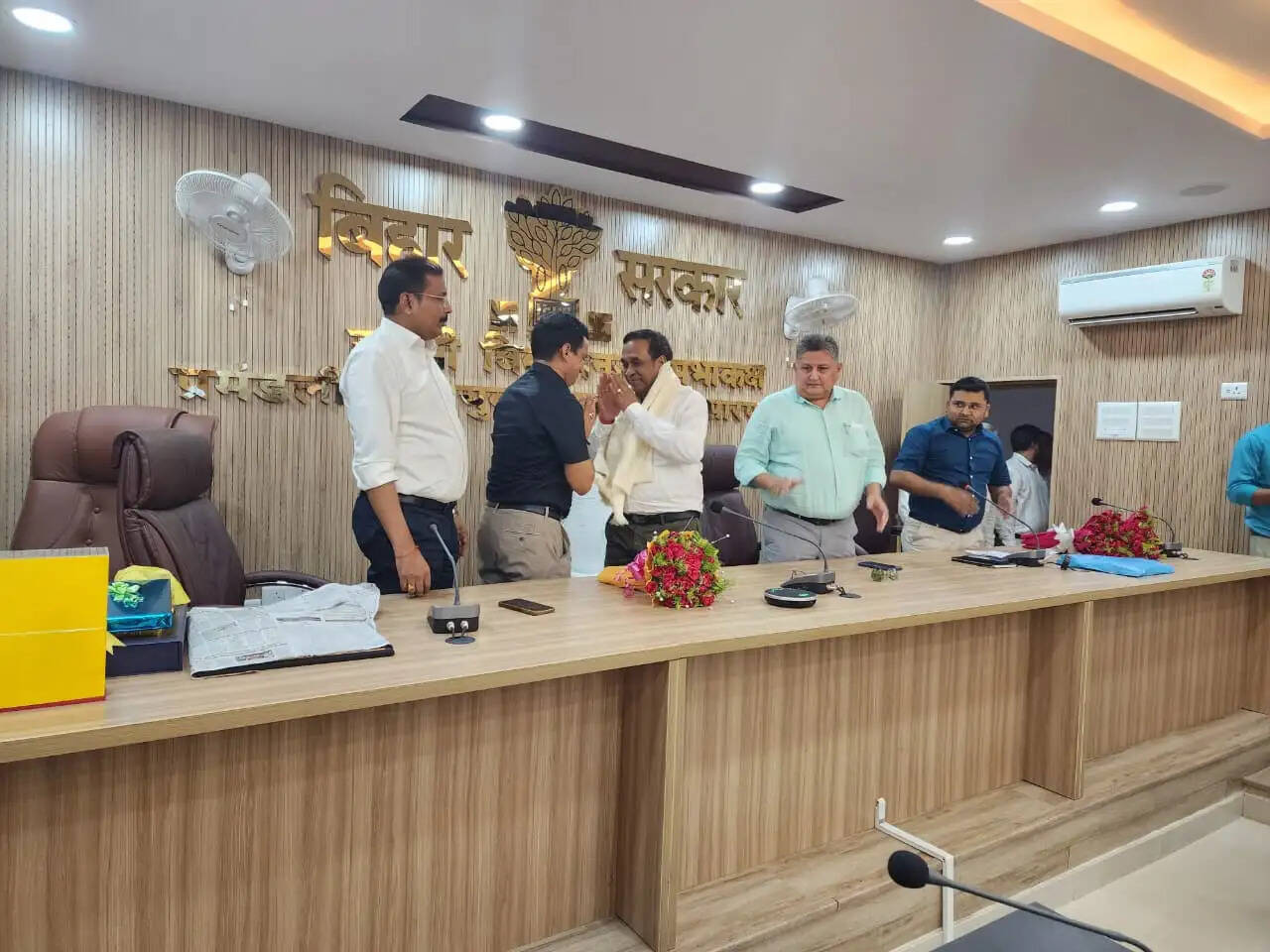 प्रमंडलीय आयुक्त के सचिव डॉ संजय कुमार को दी गई विदाई, 31 मई को होंगे सेवानिवृत्त