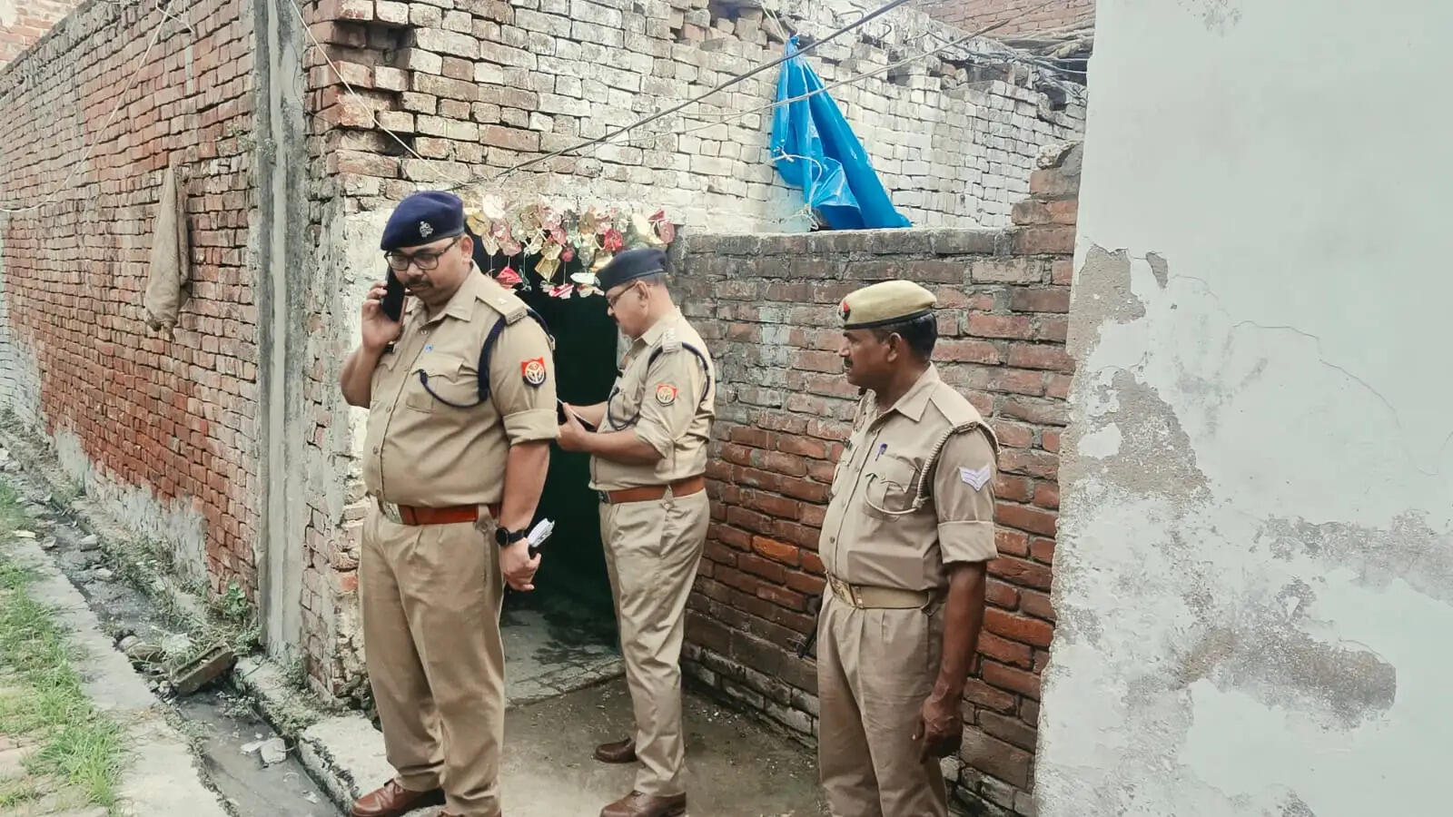 कलयुगी पुत्र ने पिता को कुर्सी व ईंट से कुचल कर मार डाला