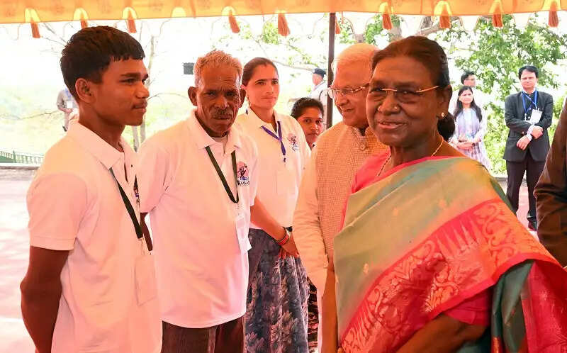 राष्ट्रपति ने कूनो नेशनल पार्क का किया भ्रमण, दिल्ली हुईं रवाना