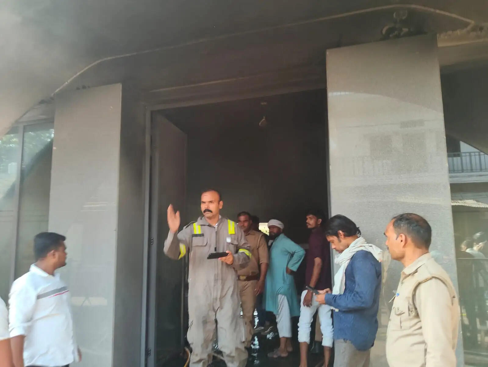 लखनऊ : इरम कॉलेज के एक कमरे में आग लगी, फायर बिग्रेड ने पाया काबू