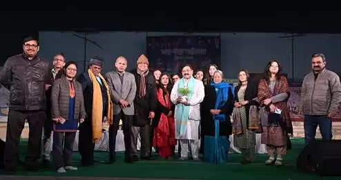 नाद-ब्रह्म महोत्सव के शिल्प मेले में मनोज गुप्ता के भजनों और गीतों ने श्रोताओं को किया मंत्रमुग्ध