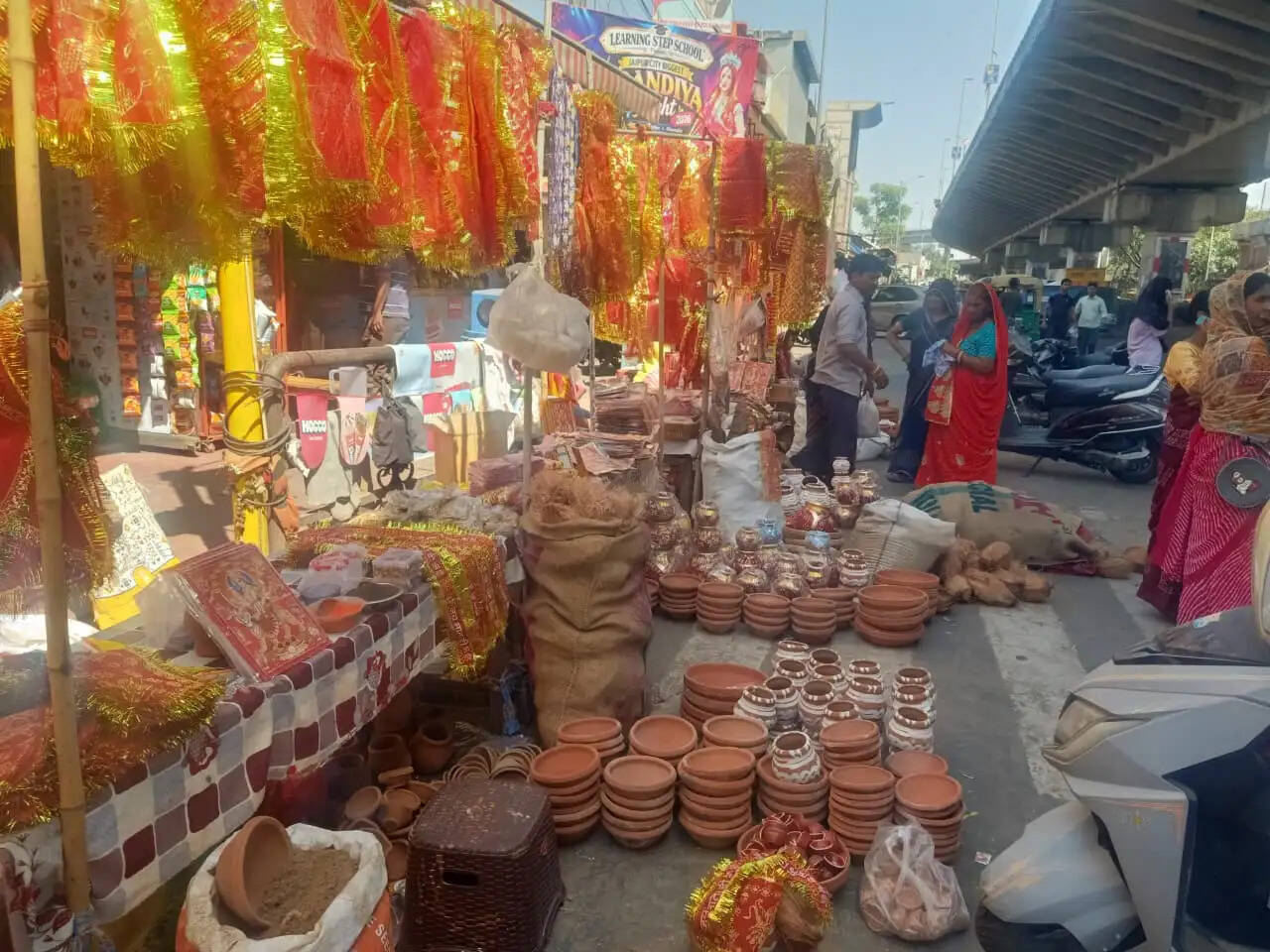 रविवार से गूंजेगा माता रानी का जयकारा: नवरात्र के स्वागत में सजने लगे जयपुर के बाजार