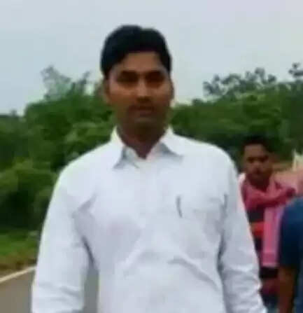 ट्रेलर की टक्कर से बाइक सवार पूर्व प्रधान समेत दो की मौत