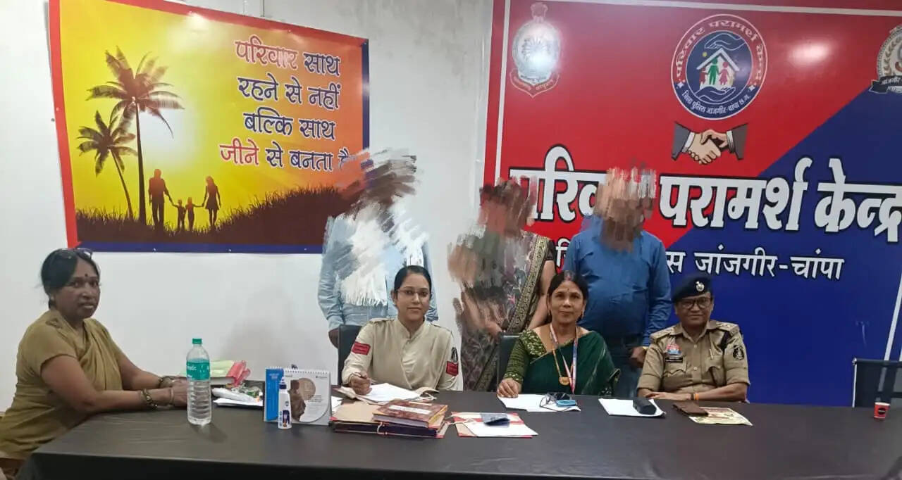 जांजगीर-चांपा में परिवार परामर्श केंद्र की पहल रंग लाई, तीन परिवारों ने फिर थामा एक-दूसरे का साथ