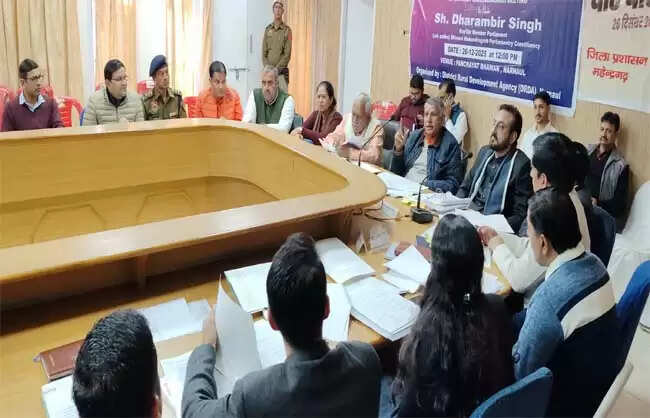 नारनौलः बिना हेलमेट दोपहिया चालकों को पेट्रोल पंप ना दे तेलः सांसद चौधरी धर्मबीर सिंह